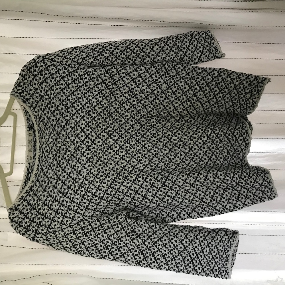 Navy blue and white Zara light-weight sweater